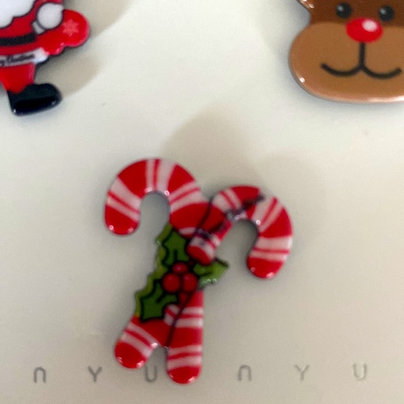 Three Christmas pins - Picture 4 of 5